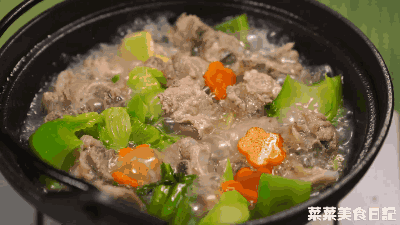 芥菜咸骨：清热养胃，超简单的养生汤好喝还下火！