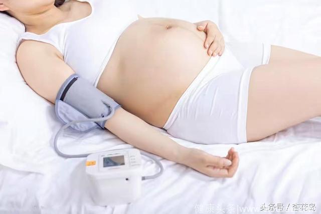 怀孕期间许多准妈妈腹部中间出现“黑线”，是怎么回事？
