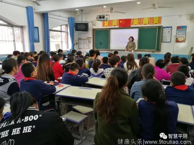 平阴：实验小学四年级三班举办“亲子共成长”家庭教育讲座
