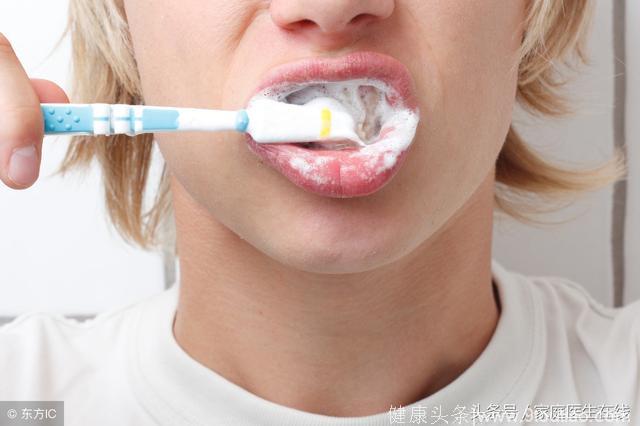 牙科医生：刷牙按照这3步走，保持口腔洁净不是梦