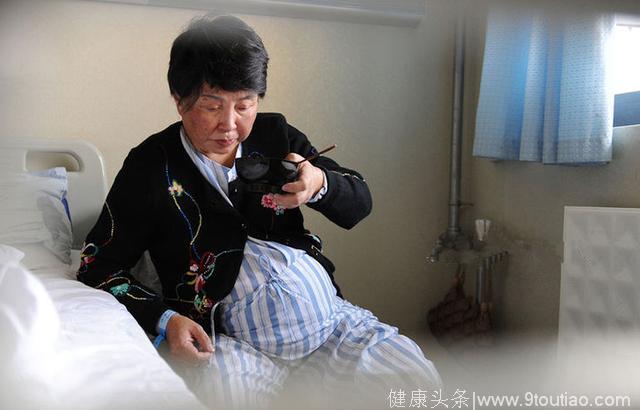 60岁失独老人再怀孕，生下双胞胎女儿，立志为她们活到104岁