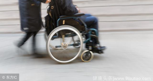 同样高血压，70岁后差距却如此大：一个走进来，一个轮椅推进来！