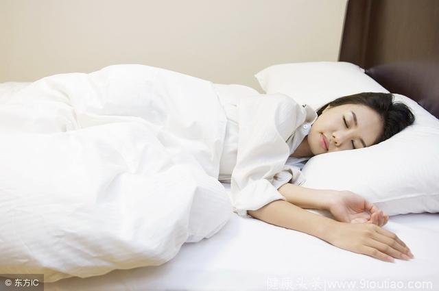 怀孕必须左侧睡，不然孩子会缺氧变笨？