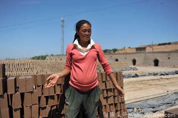 24岁农村姑娘，为了挣钱怀孕6月也舍不得休息