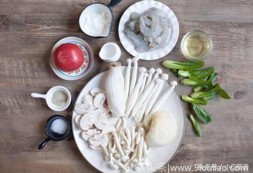 春季养生食谱，虾仁菌菇汤做法，一道营养丰富的减肥食谱