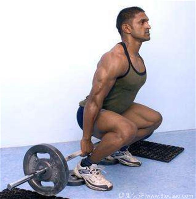最强大腿训练器—哈克深蹲的动作要领及锻炼效果