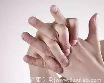 掰手指为何会“咔咔”作响，听说这样会得关节炎？