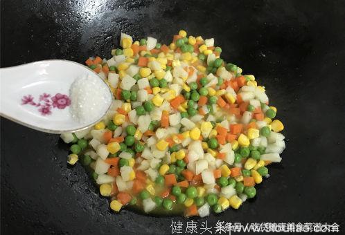 养生食谱，荸荠炒时蔬做法，鲜美可口 鲜嫩带脆素菜菜谱