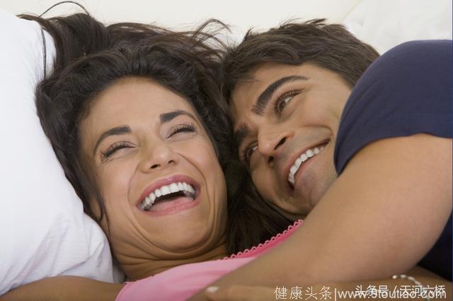 心理测试：4对夫妇，你觉得谁笑的最甜？测你是不是旺夫的妻子？