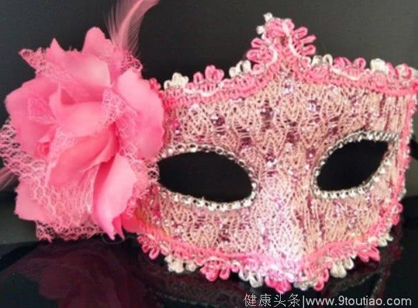 心理测试：参加舞会的时候你会戴哪个面具？测你要经历几次爱情！
