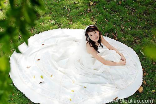心理测试：选出你最喜欢白色婚纱，测出你在婚后是否还有桃花运？