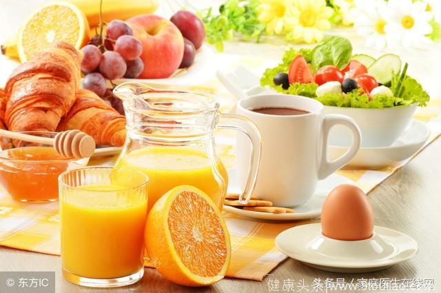 早餐只吃水果，会严重影响效率，与这3类食物搭配更好