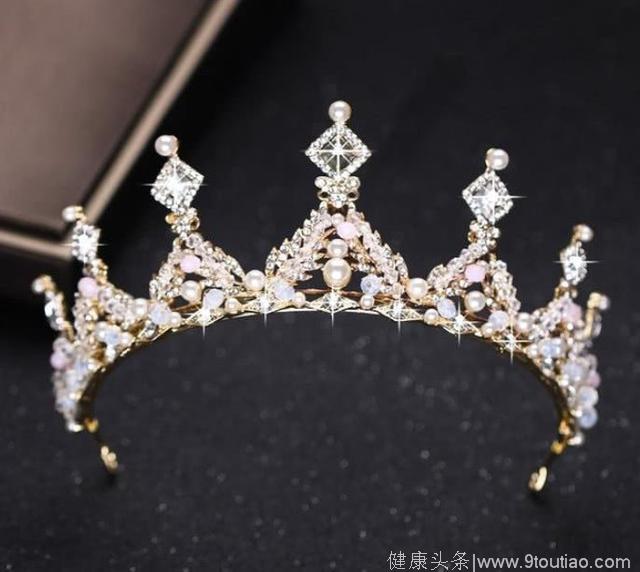 心理测试：4个王冠，哪个是真品？测你婚后的家庭地位如何！