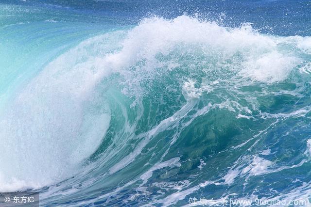 心理测试：测你人生的巅峰什么时候来！4片海浪，哪片最汹涌？