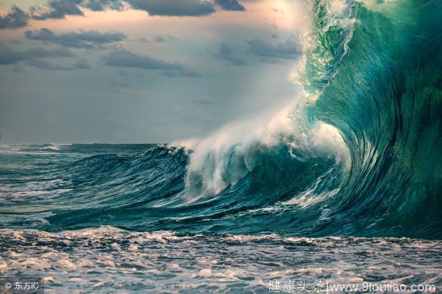 心理测试：测你人生的巅峰什么时候来！4片海浪，哪片最汹涌？