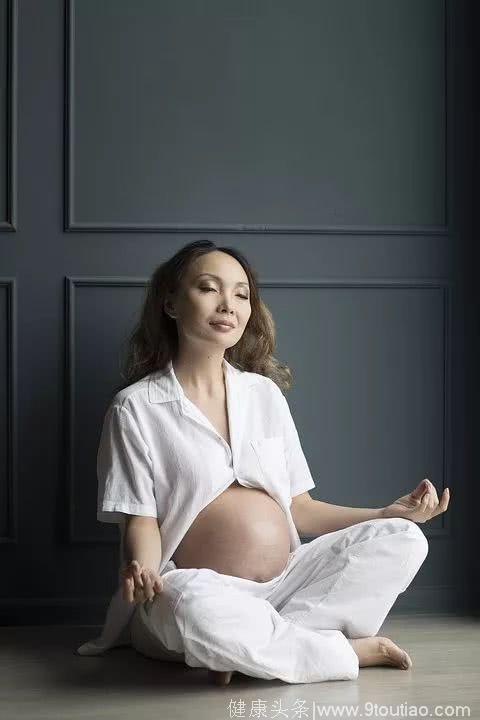 张嘉倪二胎6个月不显孕态，10个因素决定孕肚大小