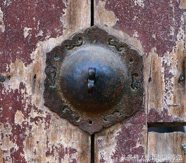 心理测试：四个紧锁的门，你想开哪个？测他是否对你隐藏了秘密？