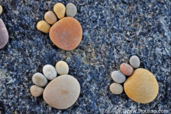 心理测试：选1个石头脚丫，测你会走上什么路！