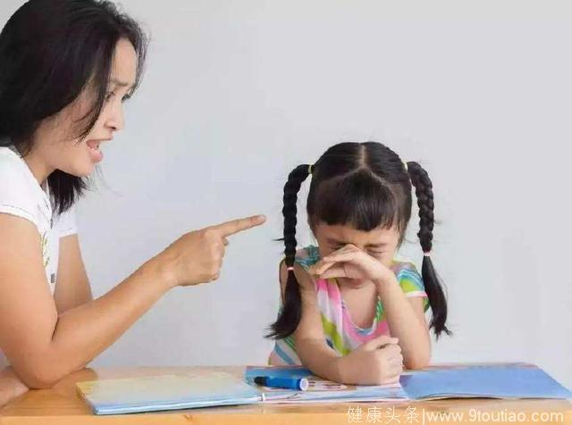 家长这5种教育方式最容易让孩子自卑，特别是第3种