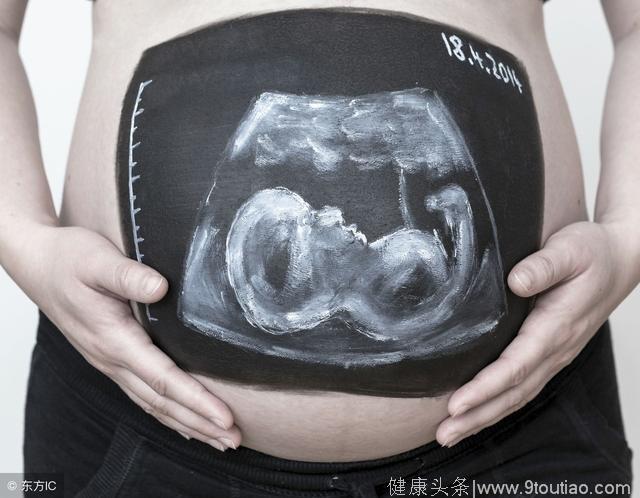怀孕5月孕妈做完四维产检痛哭流涕，胎儿被确诊畸形，家长要重视