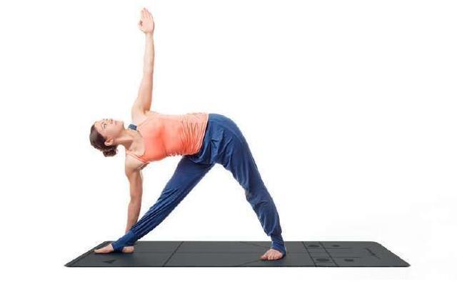 入门瑜伽三角式！每天10分钟，加强肠胃蠕动，排便更顺畅！