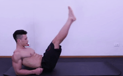 不用去健身房，1块瑜伽垫7个动作教你轻松练出腹肌