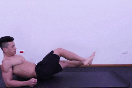 不用去健身房，1块瑜伽垫7个动作教你轻松练出腹肌