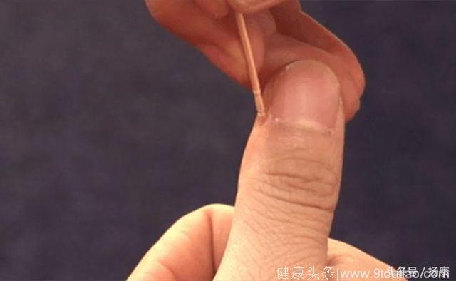 因外感或内伤引起的咽喉肿痛问题，可通过手指上这个穴位得到缓解
