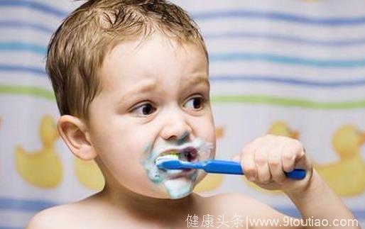 儿童容易患蛀牙，爸妈们总拿吃糖说事儿，其实还有这些潜在原因！