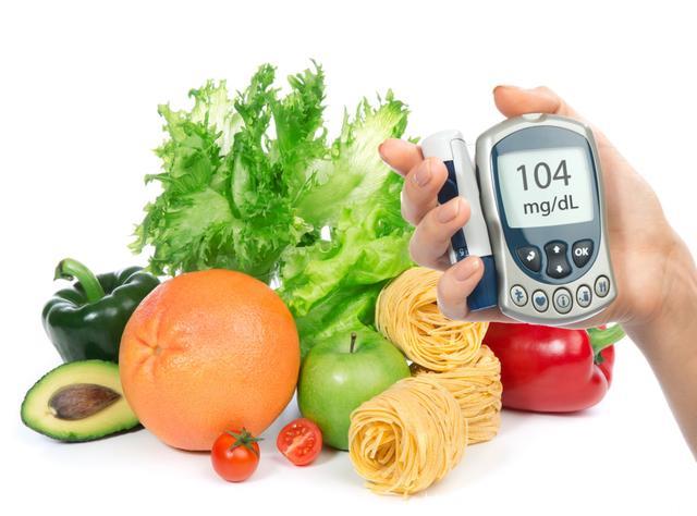 患上糖尿病，睡前特别饿，吃点什么不影响血糖？