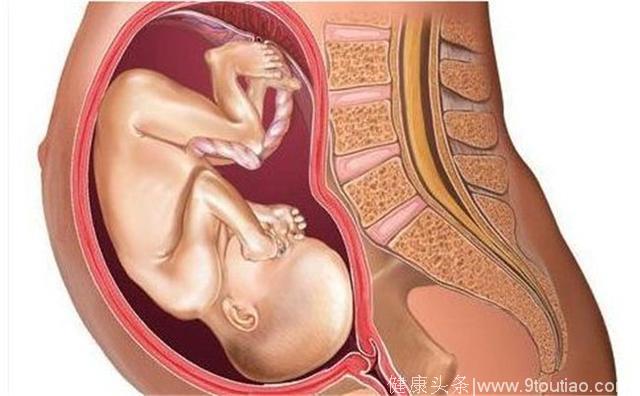 怀孕八个月，肚脐还是平平的没有凸出，能根据这个判断婴儿性别吗