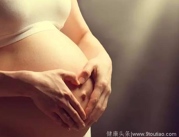 胎儿在子宫里会保护自己吗？4个“自保”方式，后两个最好别遇到