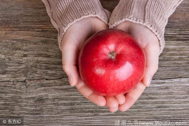 老中医说水果：苹果虽好3类人不适合生食 食之得不偿失