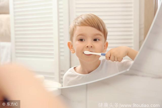 牙齿健康要从小注意，美国专业牙医讲解如何给儿童刷牙！