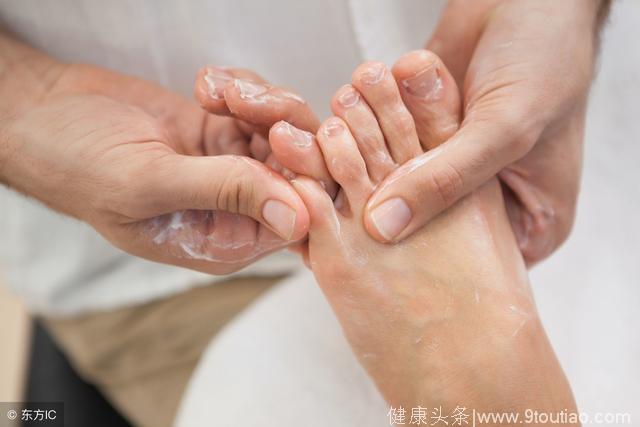 中医将脚气分为干脚气和湿脚气，有哪些靠谱的民间偏方？