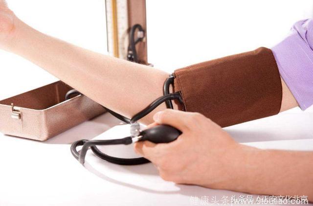 如何用艾灸解决高血压问题呢？