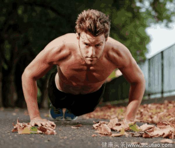 一直做俯卧撑健身的人 改去健身房训练1年后，肌肉会变成什么样？