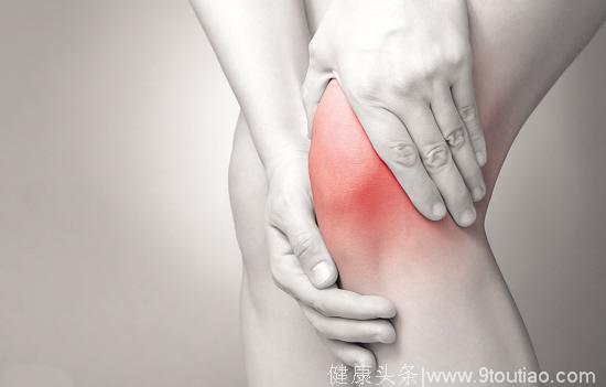 膝盖痛得走不动路？只需大蒜三四颗，轻松击败膝关节炎，超管用！