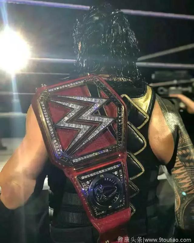 罗曼雷恩斯因白血病被迫交出WWE环球冠军！