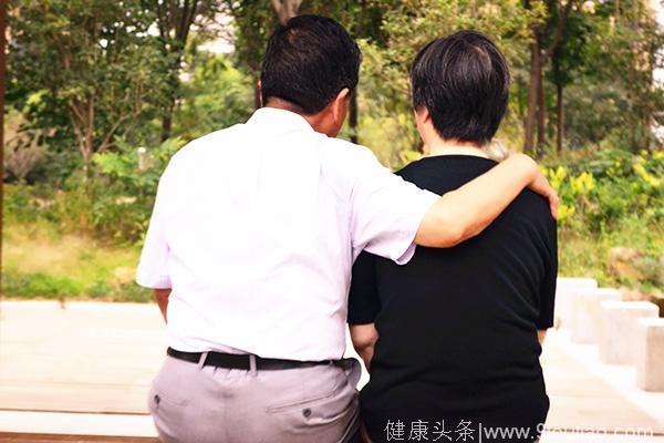 为什么女人一到更年期就睡不好？做好4件事，轻松度过更年期