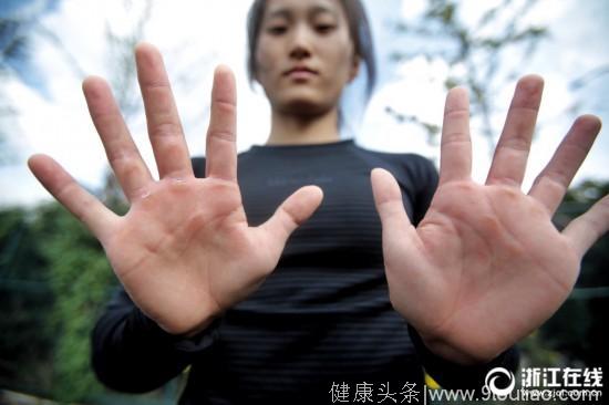 拒绝健身房！宁波19岁82斤女大学生操场练就一身肌肉