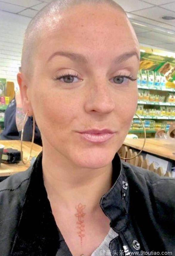 女子15年未剪发，为赞助癌症组织一举剪成光头，筹3万资金！