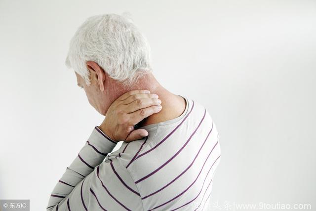 颈椎疼痛、肩周炎，为啥越治越严重呢？多是这6大原因所致！