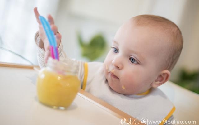 宝宝第一口辅食应该吃什么？1岁前哪些食物不能吃？