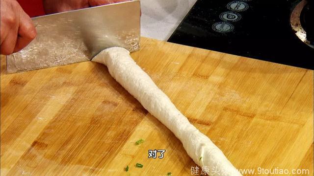 「养生厨房」今日菜谱《健脾化湿——扁豆排骨粘卷子》