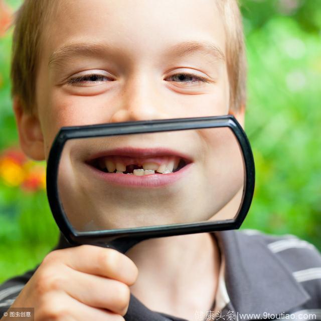 孩子蛀牙了，是及时去医院治疗还是等待孩子自己换牙呢？