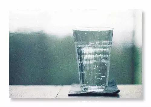 心理测试：凭感觉选择一杯水，测试你能保持一颗纯净的心吗？