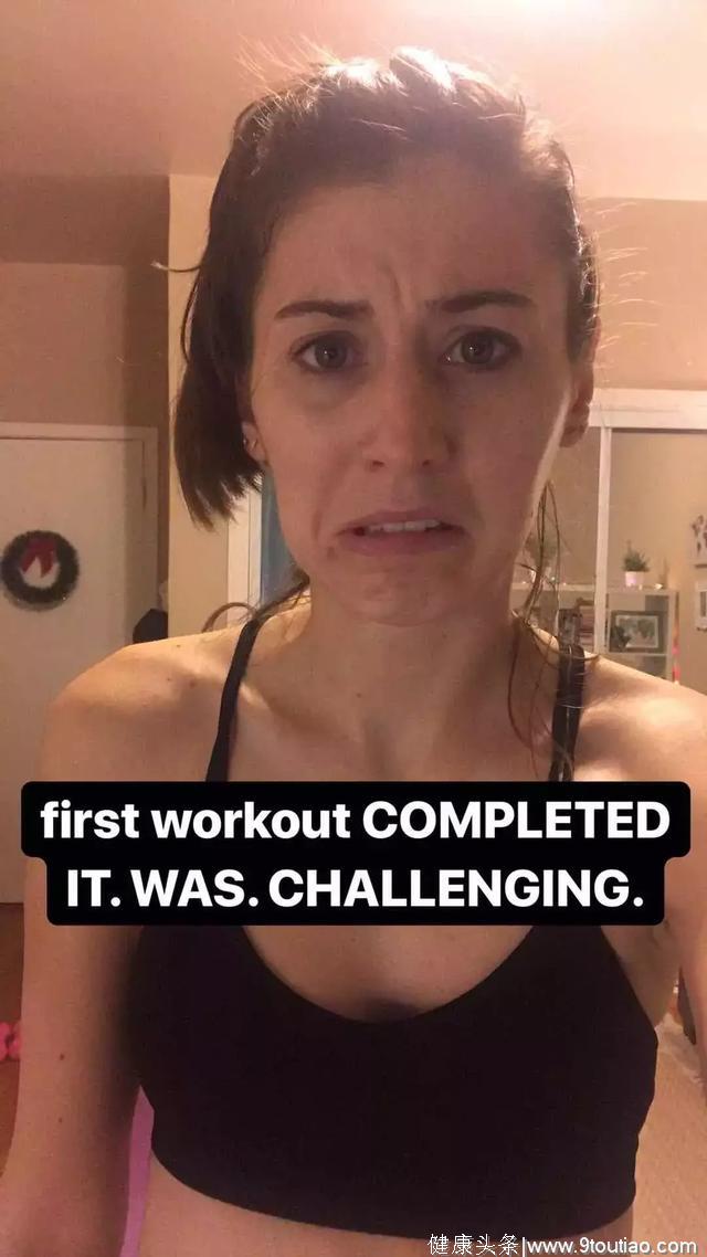 她按照网红健身达人的方法锻炼了一个多月，效果也是很惊人了～