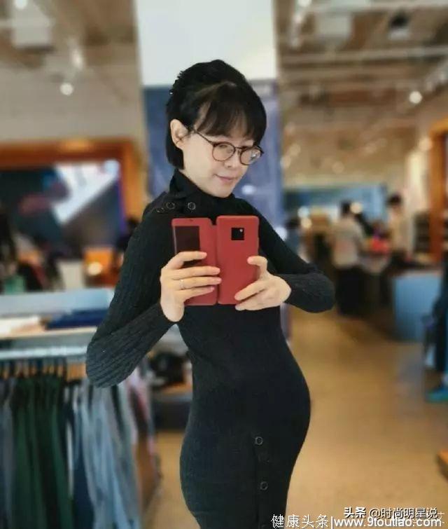 40岁李艾宣布怀孕，和经纪人老公奋斗4年，终于有空生孩子