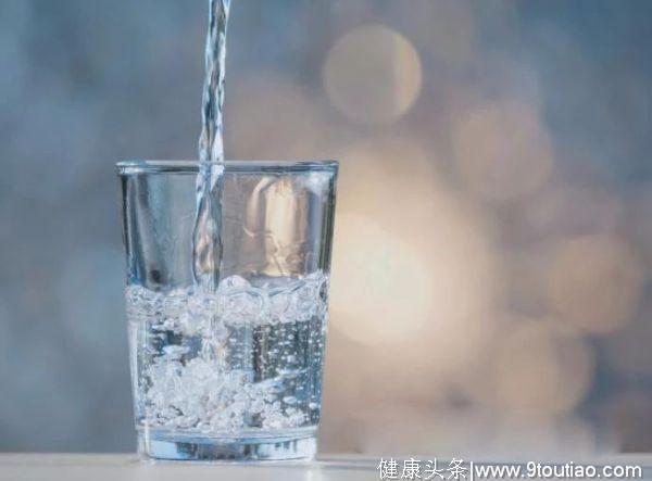 感冒时“多喝热水”，是对是错？